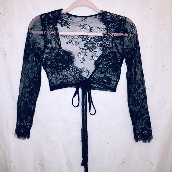 Tops - Black Lace Longsleeve Bolero